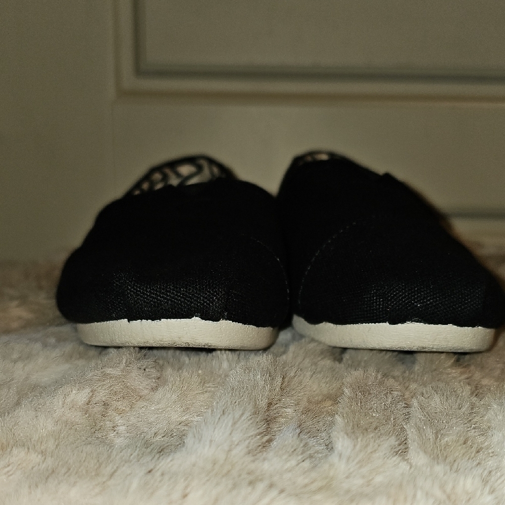 TOMS- Women's Black Slip-On Loafers Size 8 - Picture 6 of 7